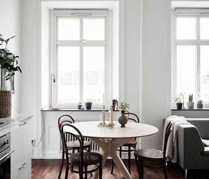 Indretning med runde spiseborde detydre.dk